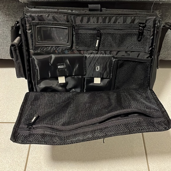 Targus CityGear Messenger Bag Black/Gray/White NWOT - Picture 5 of 6